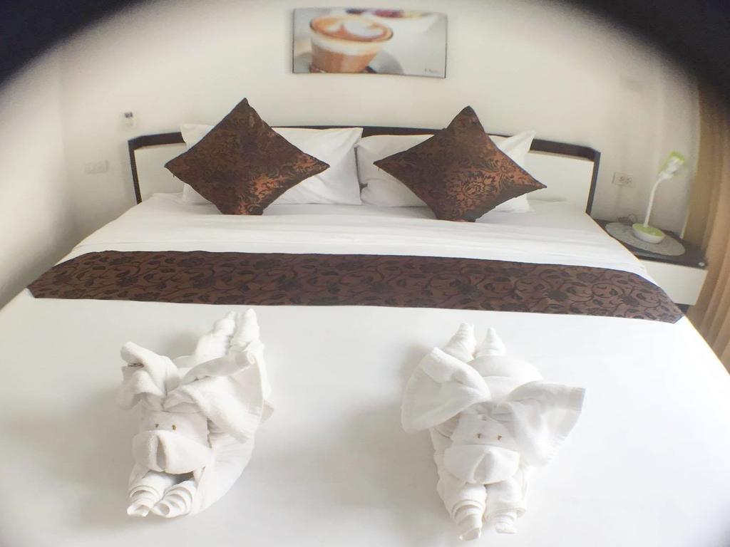 Swiss House Hotel Patong Exterior photo